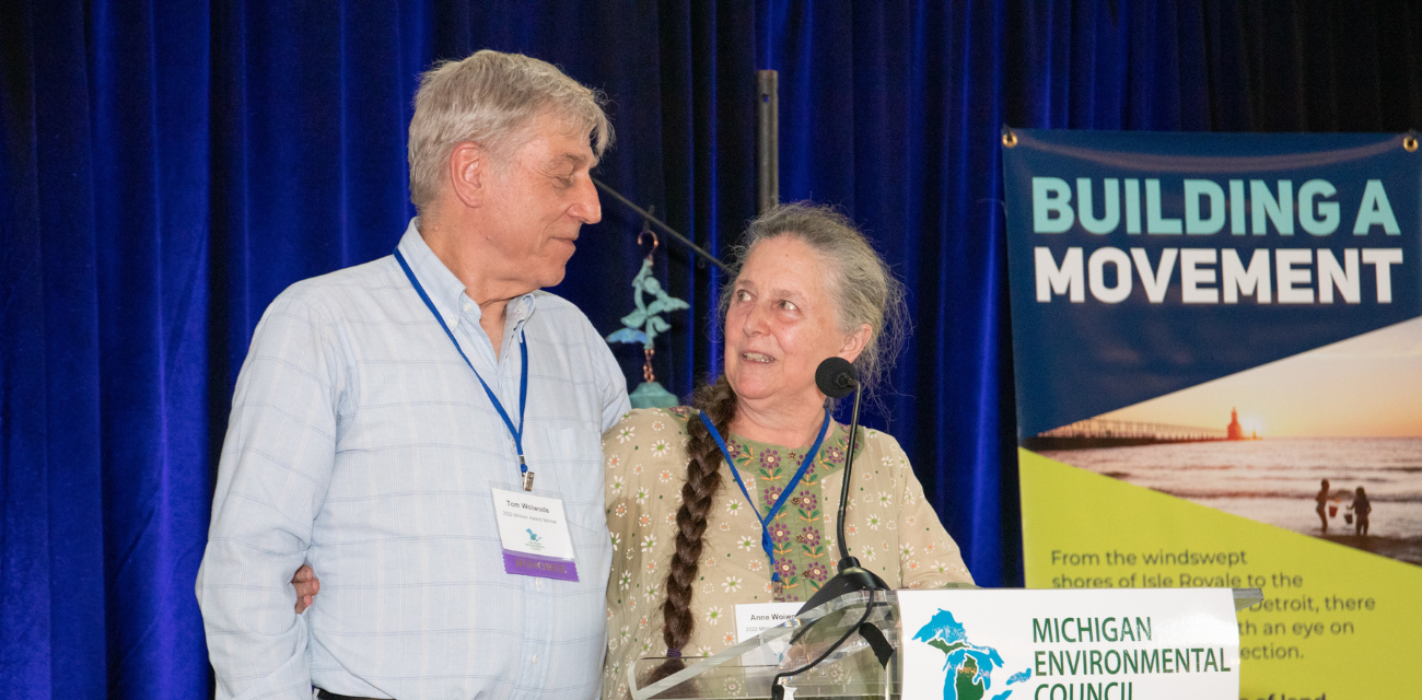 Tom and Anne Woiwode hold each other during their speech at the 2022 annual event in Detroit